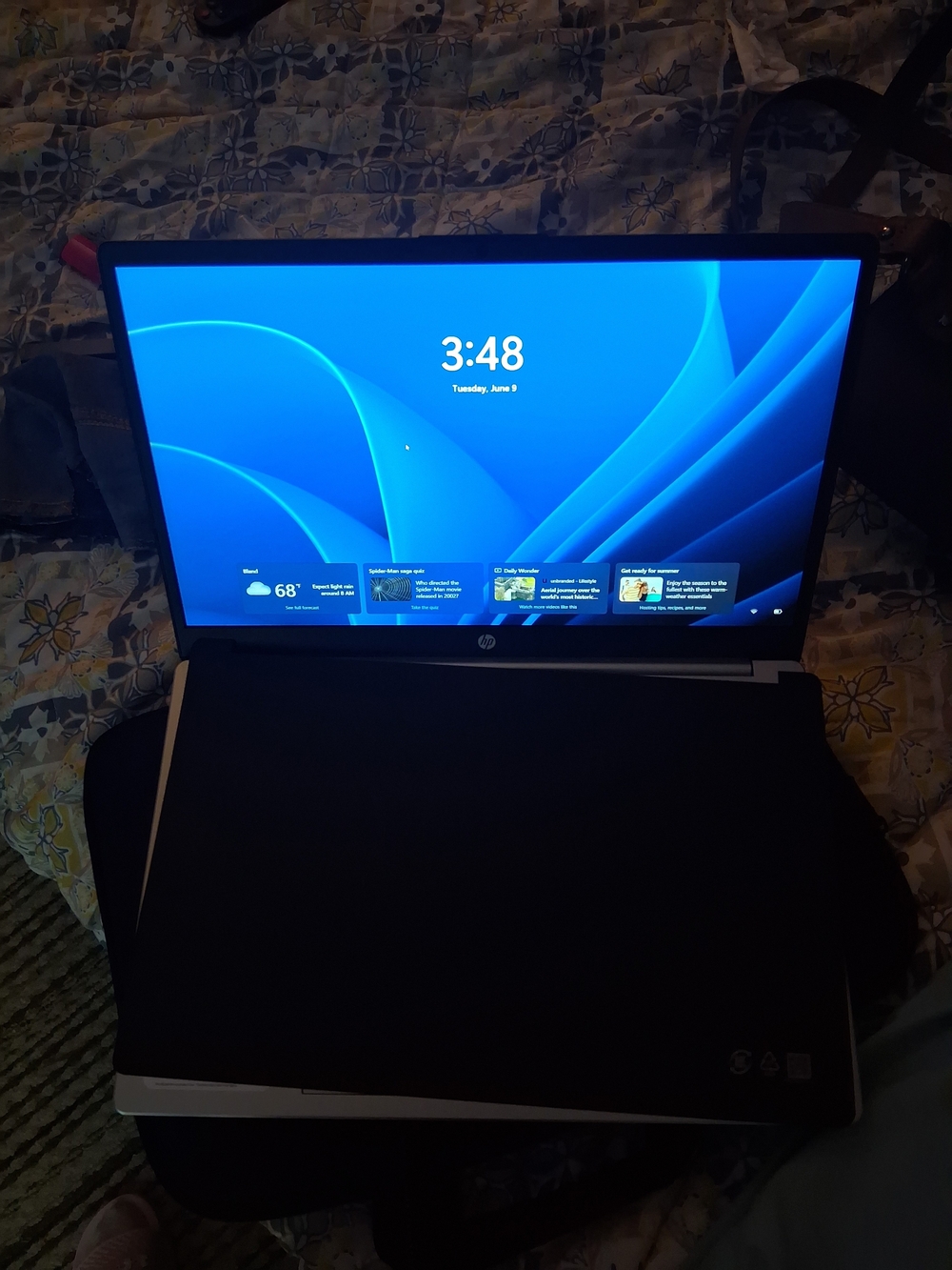 HP Blue Silver An Black Laptop with Bright Display an Carry Tote Bag